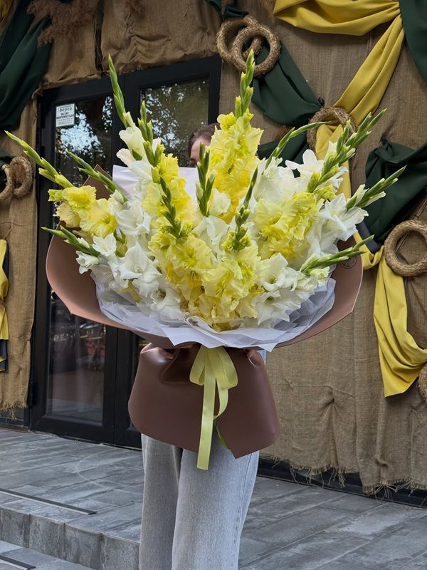 Rake Gladiolus Bouquet