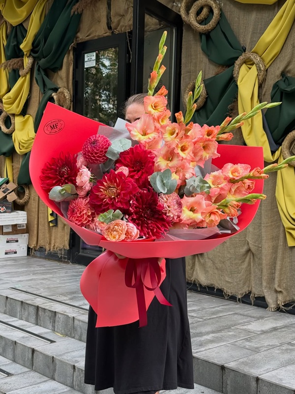 Gladiolus Bouquet Bridge