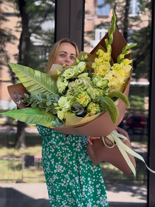 Roar Flower Bouquet
