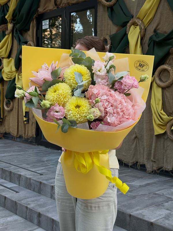 Букет квітів Фарма
