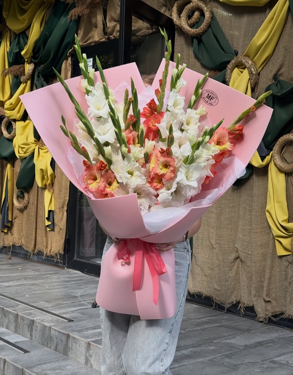 Букет гладіолусів Трактор