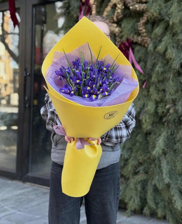 Iris bouquet Tarabat