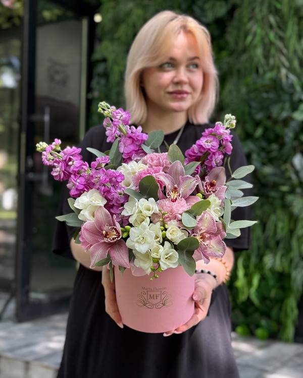 Квіти в коробці Дань