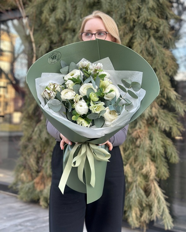 Ranunculus Bouquet Forest