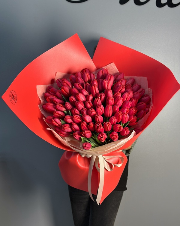 101 Tulips | With love from Marta Flowers