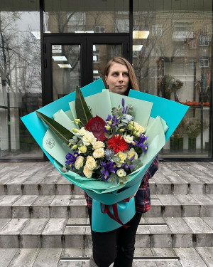 Avant-Garde flower bouquet
