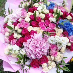 стильний букет квітів